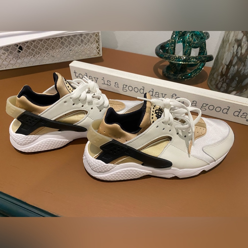 Women’s Nike Air Huarache Sneakers